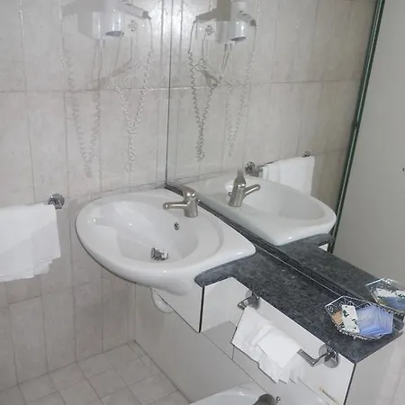 Traghetto 3* 치비타베키아